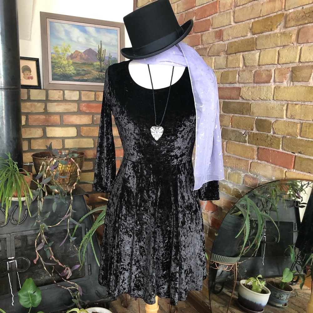 Y2K vintage black crushed velvet mini Dress size L Nanette Lepore’s Lamore line